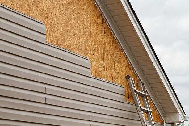Professional Siding Installation technician working in Pickens, SC